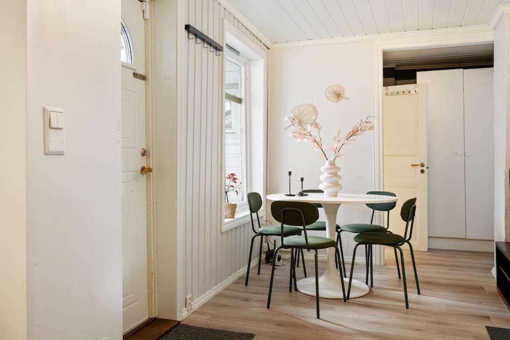 Central Apartment With Balcony, Self-Check In & Private Entrance เบอร์เกน ภายนอก รูปภาพ