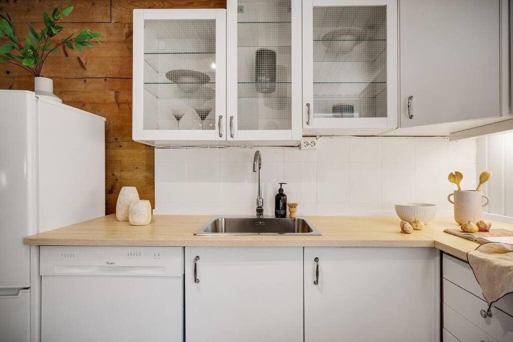 Central Apartment With Balcony, Self-Check In & Private Entrance เบอร์เกน ภายนอก รูปภาพ