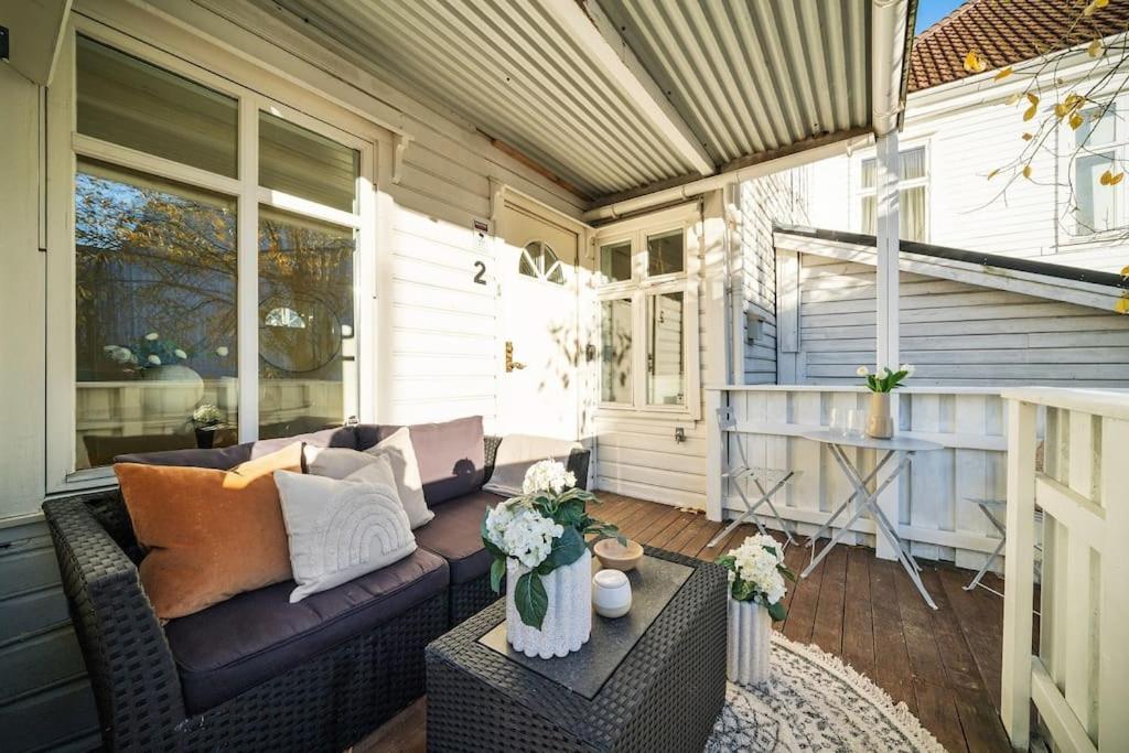 Central Apartment With Balcony, Self-Check In & Private Entrance เบอร์เกน ภายนอก รูปภาพ